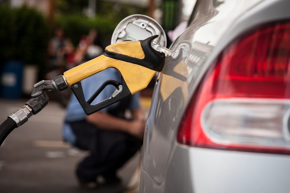 Gasolina a R$ 7 o litro: por que o preço dos combustíveis está subindo - e quem são os 'culpados' por isso